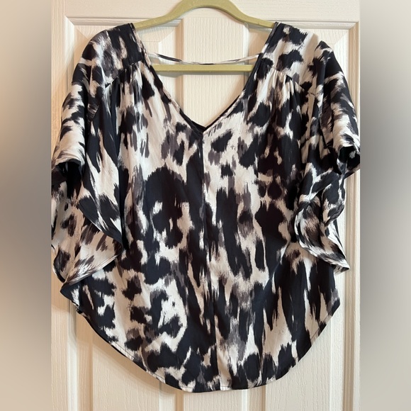 Express Woman’s Silk Leopard Print Batwing Blouse, Size Medium. - Picture 4 of 8
